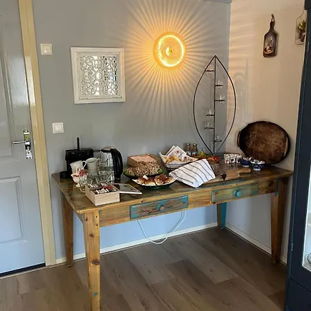 1394 לינה וארוחת בוקר 3*