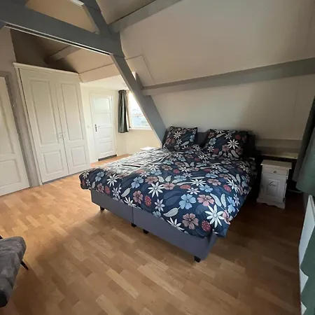 1394 לינה וארוחת בוקר 3*