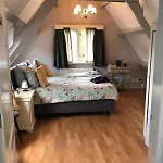 1394 Bed & Breakfast 3*